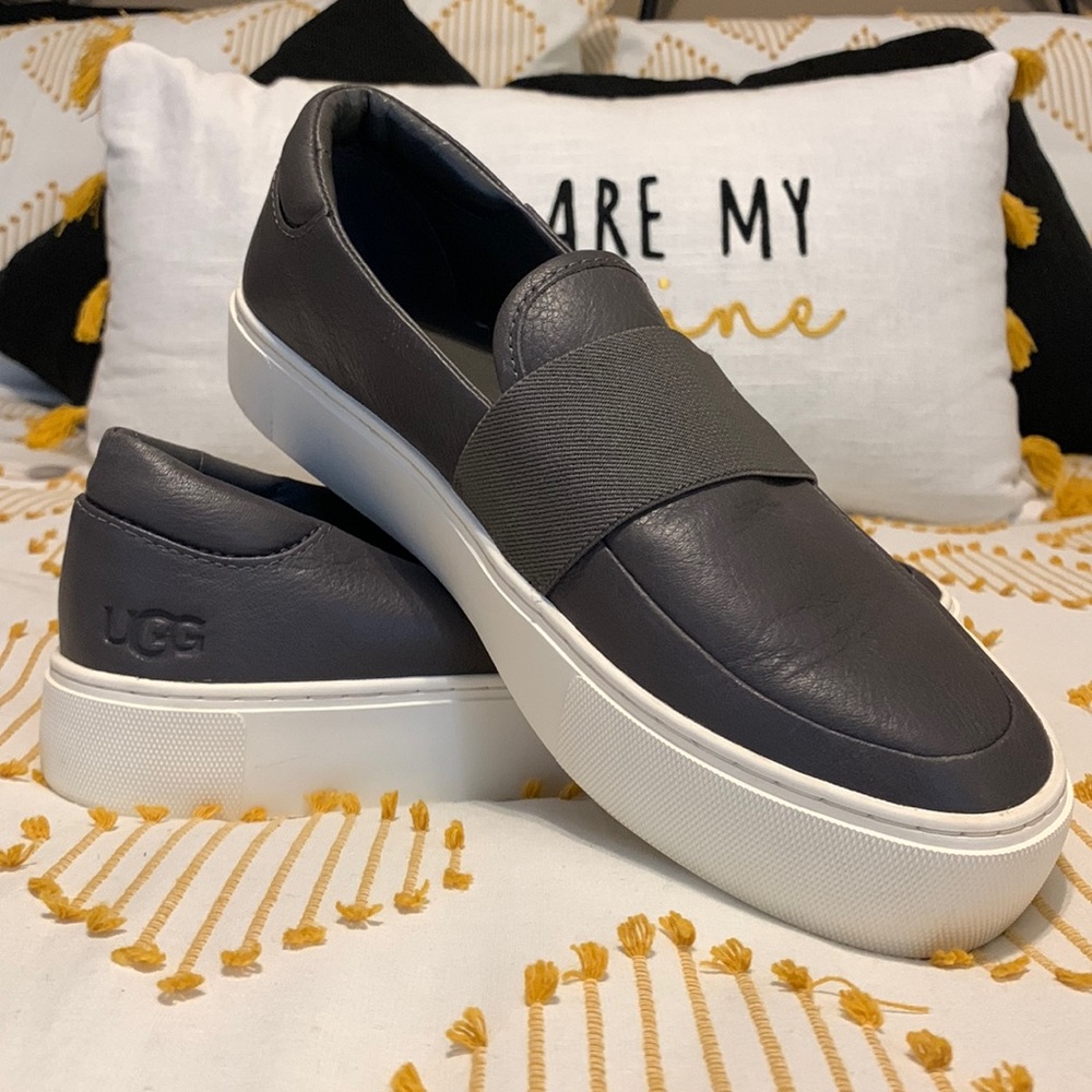 UGG - Chayze Sneaker, Size 7.5, Charcoal